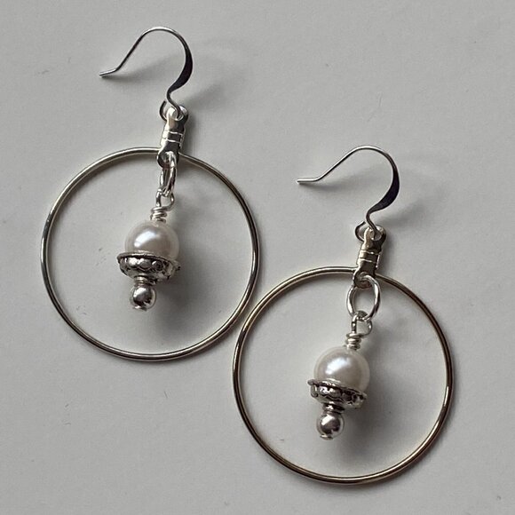 ❤️ White Austrian Crystal Pearls in Silver Plated Hoops - Picture 3 of 6